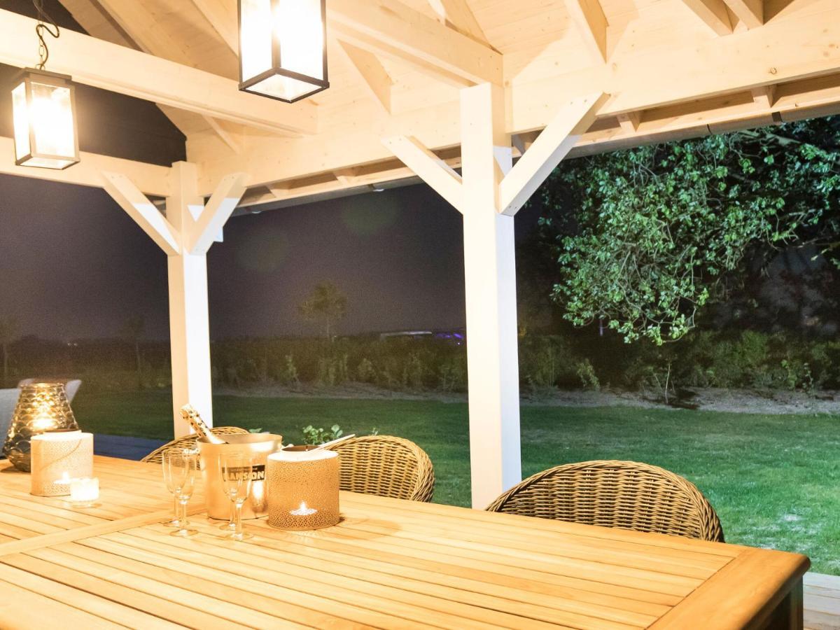 Rustic Holiday Home In Wissenkerke With Garden Экстерьер фото
